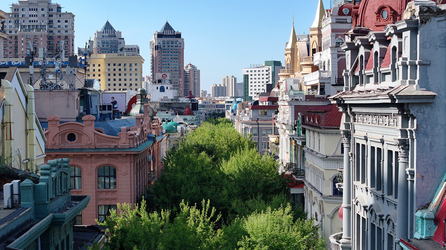 A scenic view of Cross Province Zhongdong Tielu Jianzhuqun