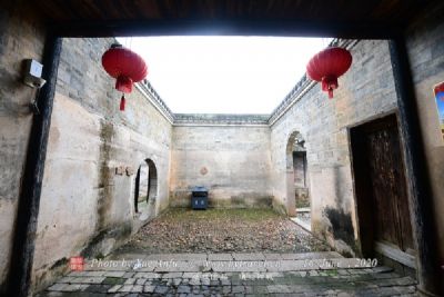 A scenic view of Cross Province Zhongdongtielujianzhuqun