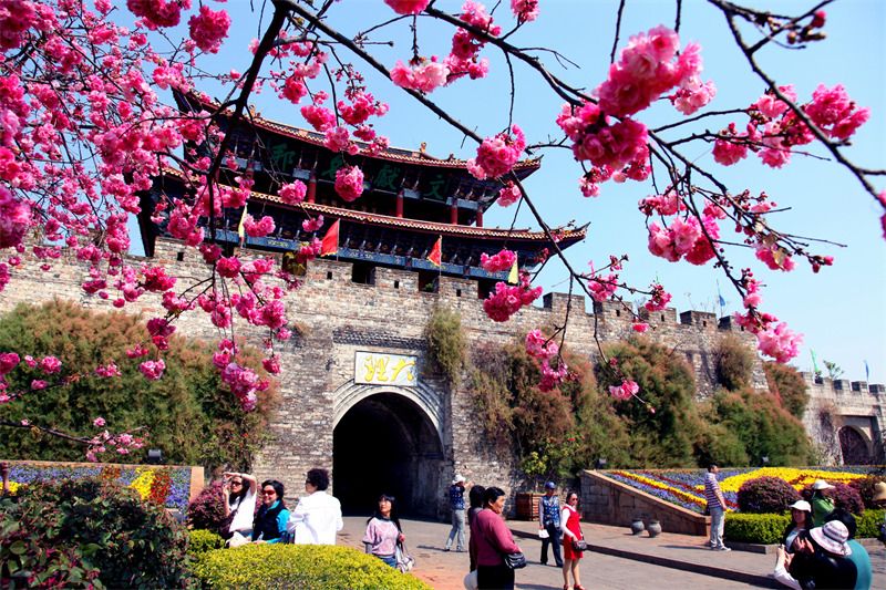 A scenic view of Dali Bijiang Guqiaoliangqun