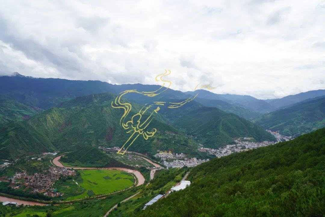 A scenic view of Dali Bijiang Guqiaoliangqun