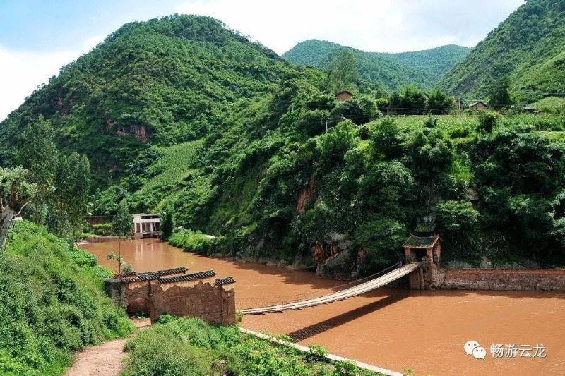 A scenic view of Dali Bijiang Guqiaoliangqun