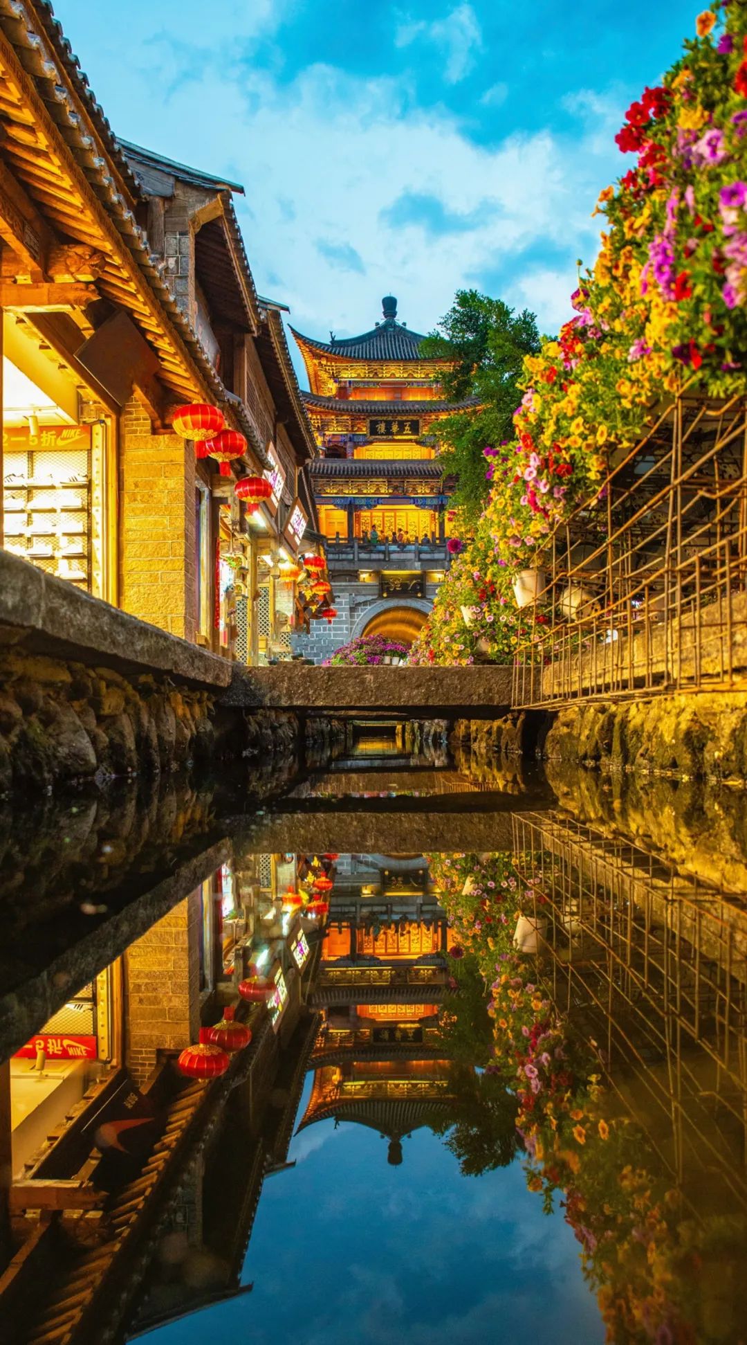 A scenic view of Dali Bijiang Guqiaoliangqun