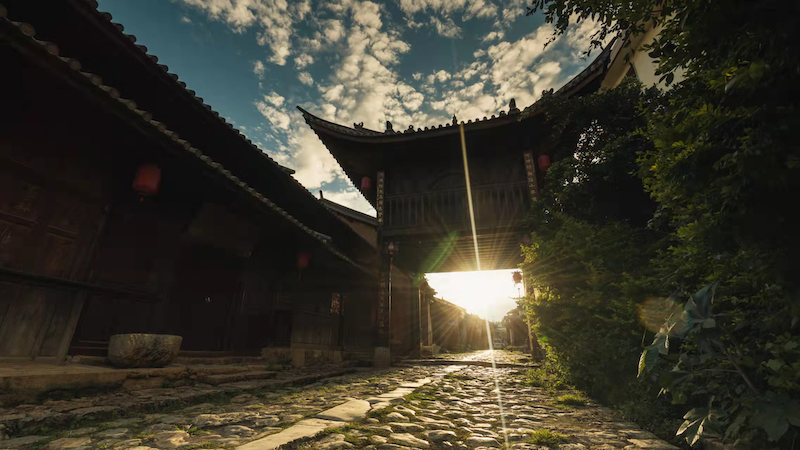 A scenic view of Dali Jingfengge Gujianzhuqun