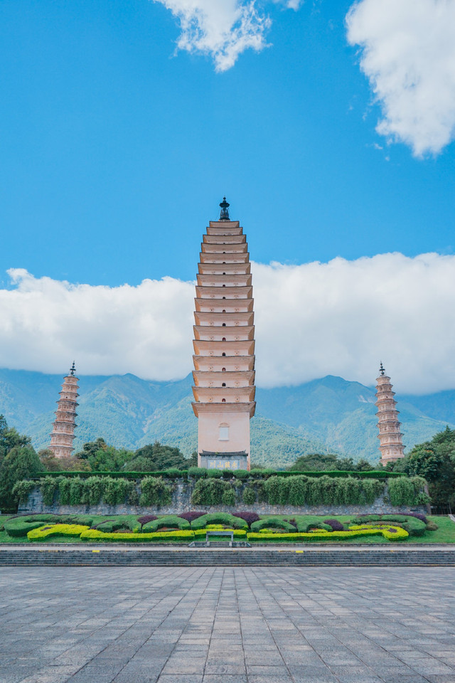 A scenic view of Dali Jingfengge Gujianzhuqun