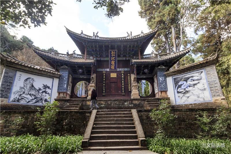 A scenic view of Dali Nanzhao Zhen Gujianzhuqun