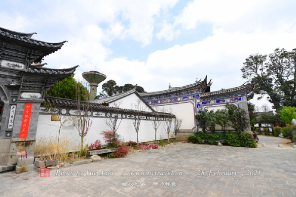 A scenic view of Dali Nanzhao Zhen Gujianzhuqun