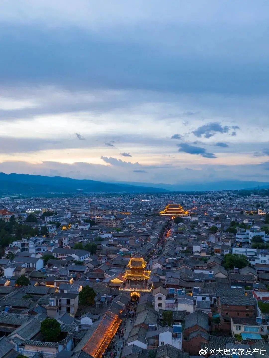 A scenic view of Dali Nanzhao Zhen Gujianzhuqun