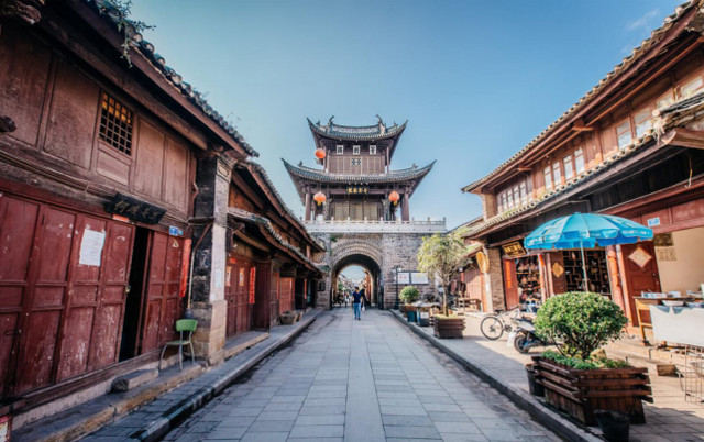 A scenic view of Dali Nanzhao Zhen Gujianzhuqun