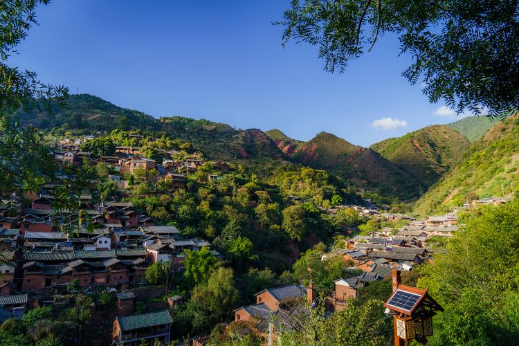 A scenic view of Dali Nuodeng Baizu Xiangtu Jianzhuqun