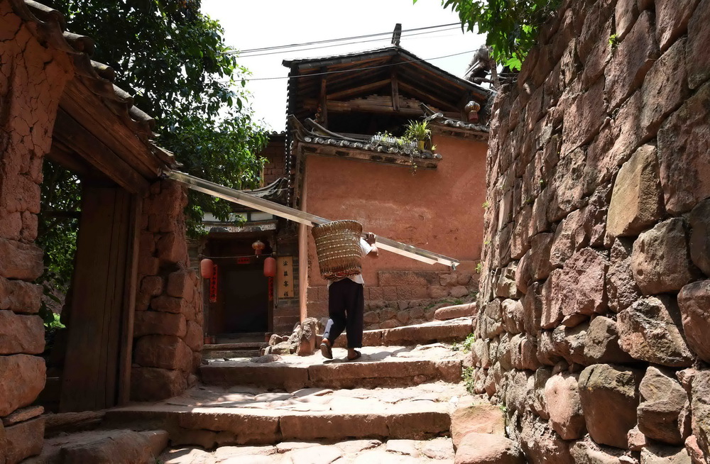 A scenic view of Dali Nuodeng Baizu Xiangtu Jianzhuqun