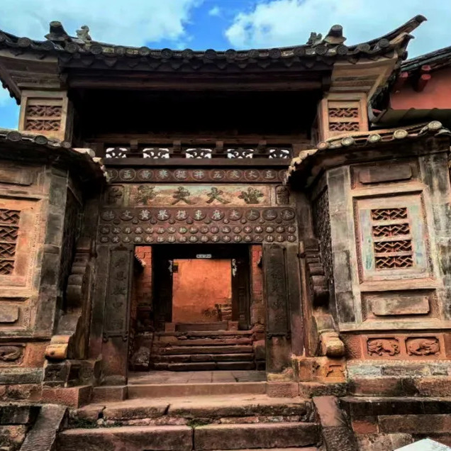 A scenic view of Dali Nuodeng Baizu Xiangtu Jianzhuqun