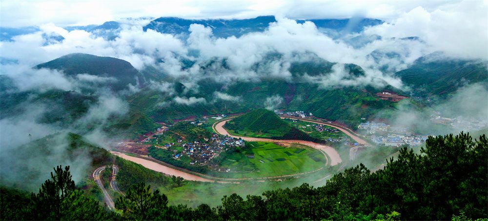 A scenic view of Dali Shundang Huozangmuqun