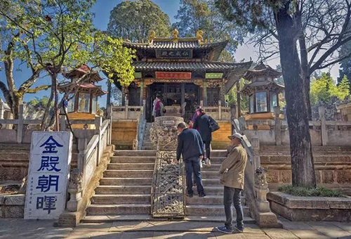 A scenic view of Dali Tianfengshan Gujianzhuqun