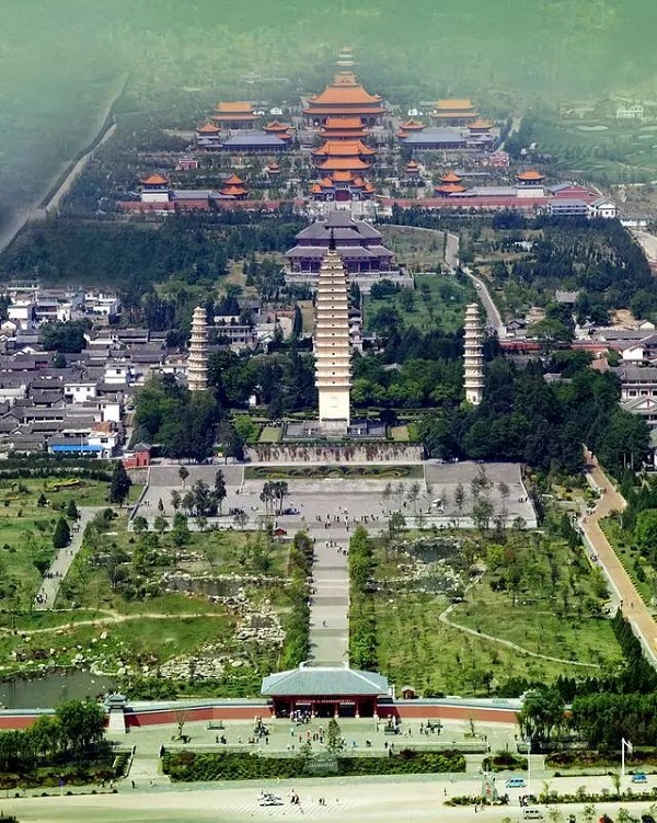 A scenic view of Dali Tianfengshan Gujianzhuqun