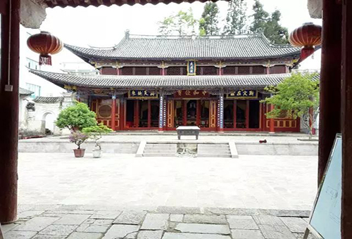A scenic view of Dali Tianfengshan Gujianzhuqun