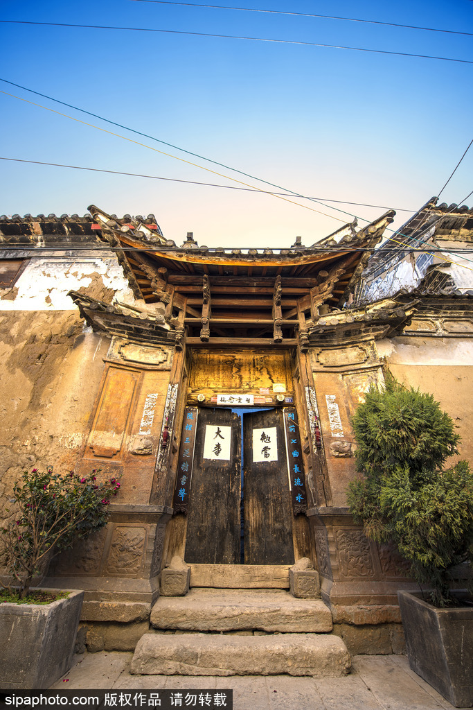 A scenic view of Dali Ximenjie Gujianzhuqun