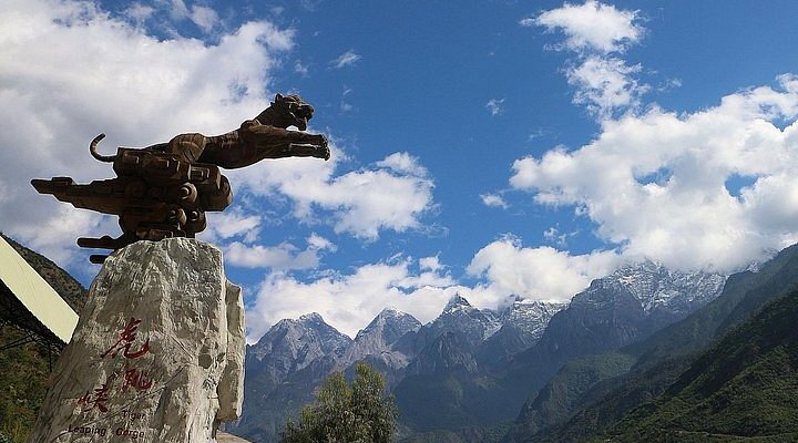A scenic view of Dali Yuanshizu Ping Yunnan Bei
