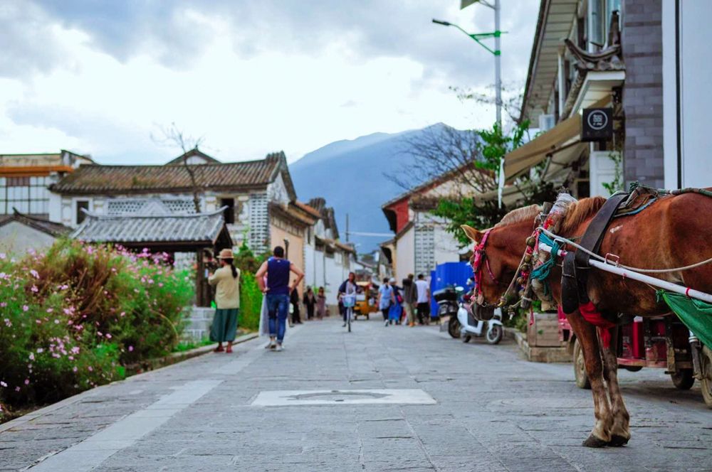 A scenic view of Dali Yunnan Yi Gujianzhuqun