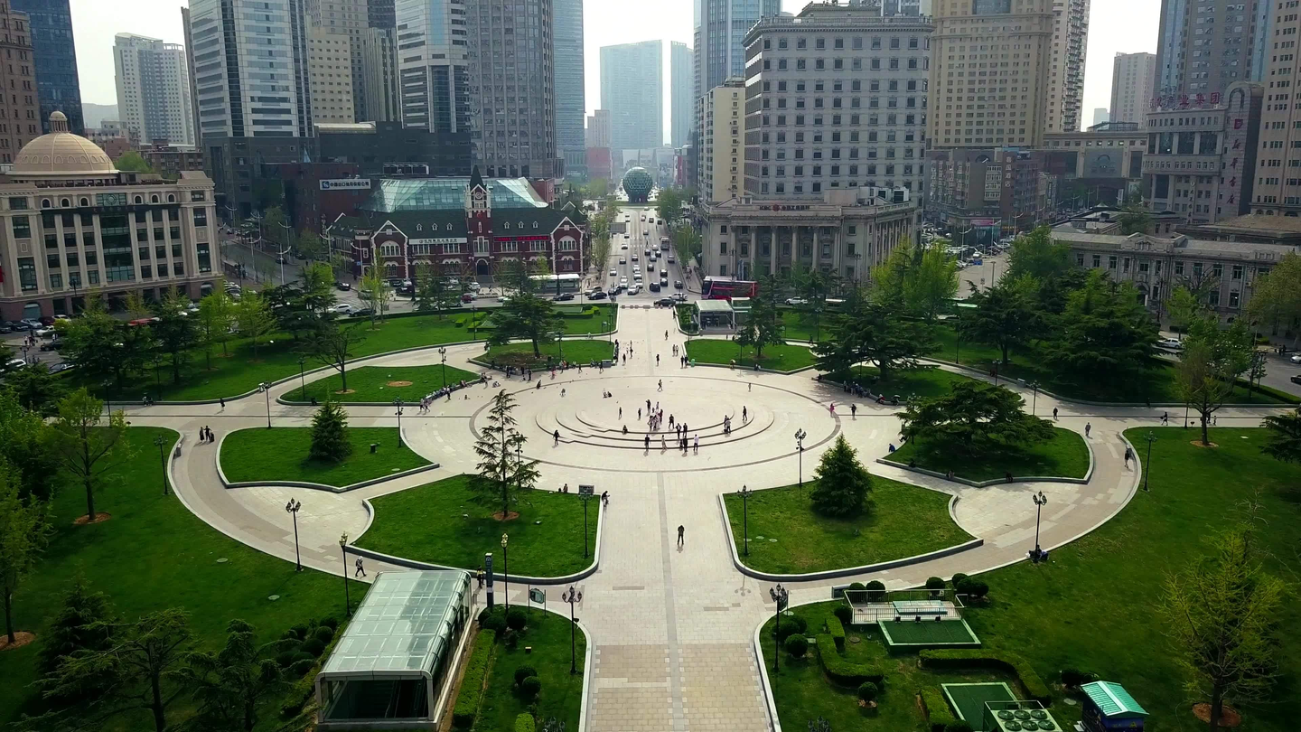 A scenic view of Dalian Zhongshan Guangchang Jindai Jianzhuqun