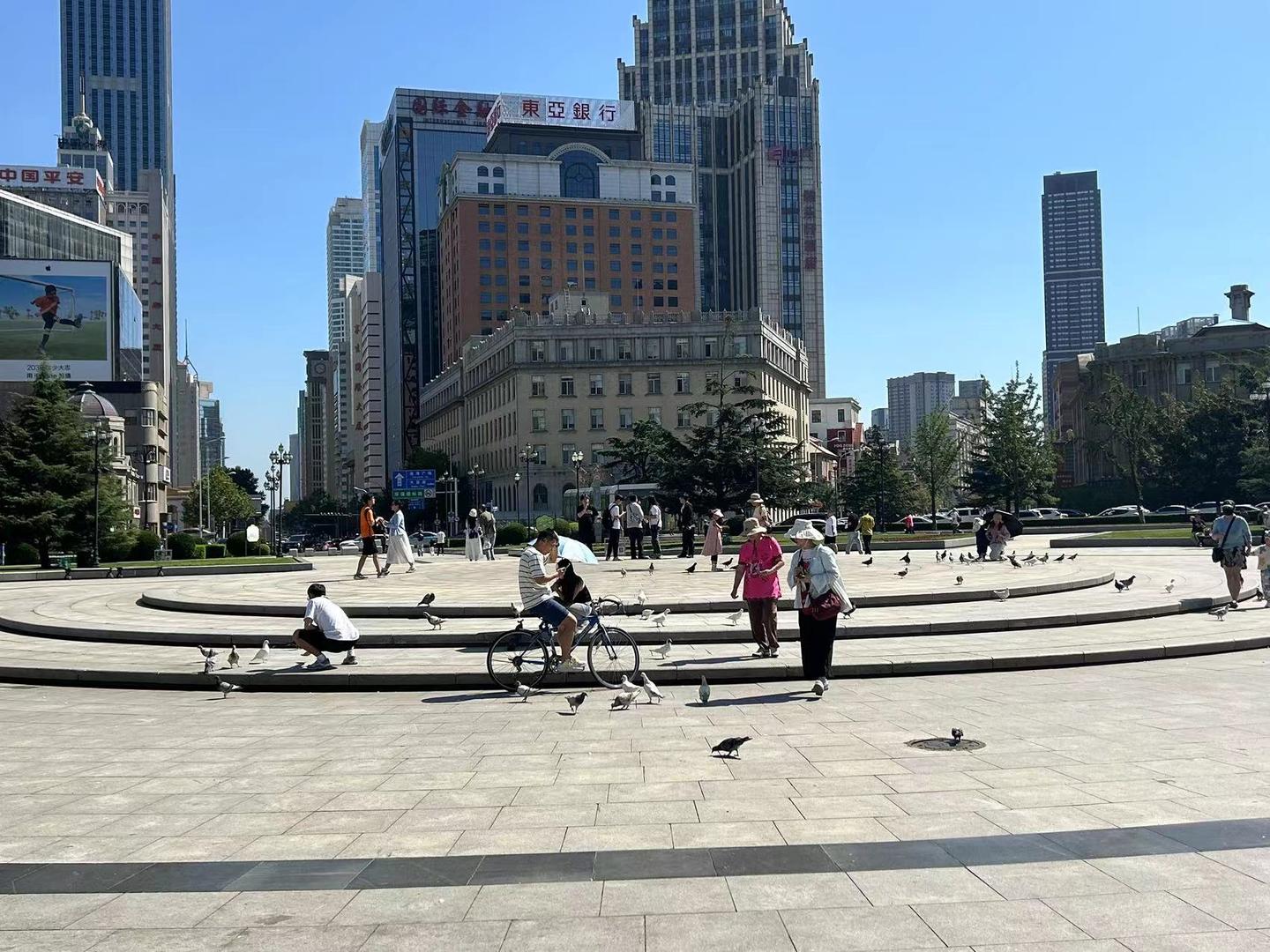 A scenic view of Dalian Zhongshan Guangchang Jindai Jianzhuqun