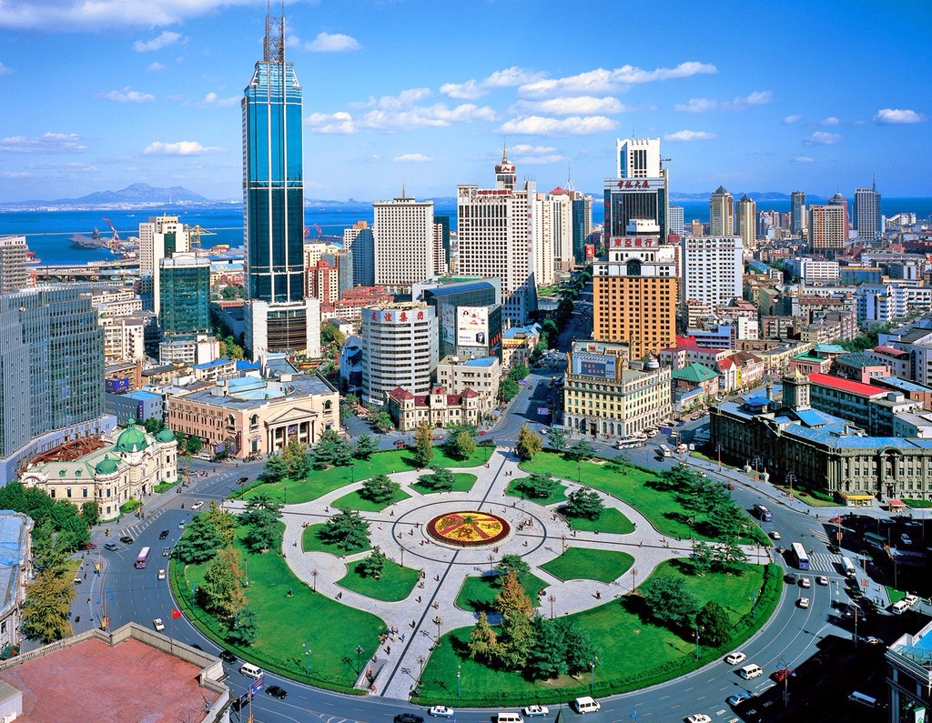 A scenic view of Dalian Zhongshan Guangchang Jindai Jianzhuqun