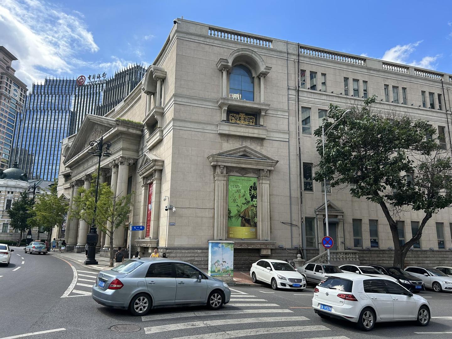 A scenic view of Dalian Zhongshan Guangchang Jindai Jianzhuqun