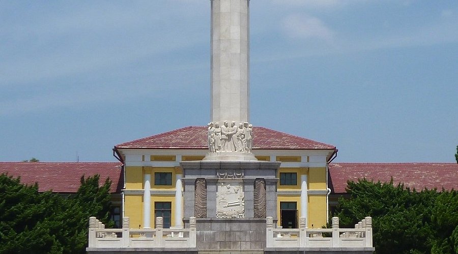 A scenic view of Dalian Zhongsu Youyi Jinianta