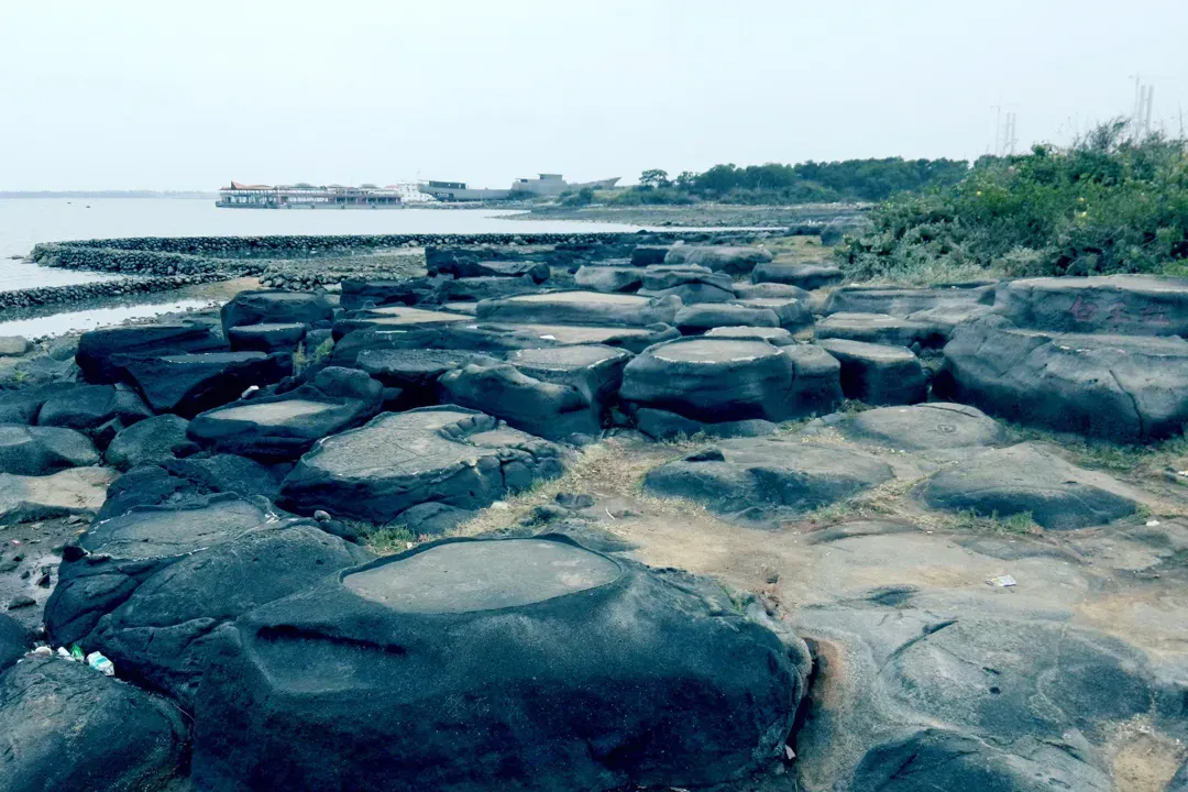 A scenic view of Danzhou Yangpu Yantian