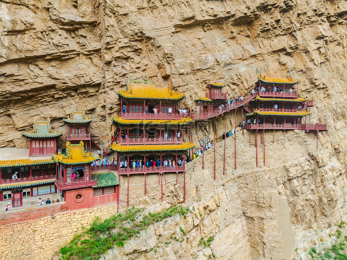 A scenic view of Datong Hengshan Hanging Temple