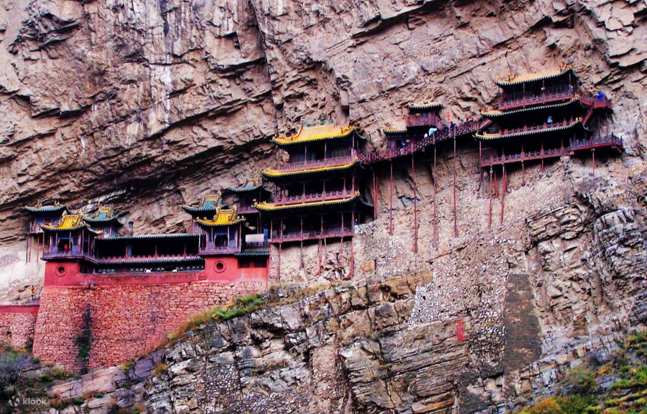 A scenic view of Datong Hengshan Hanging Temple