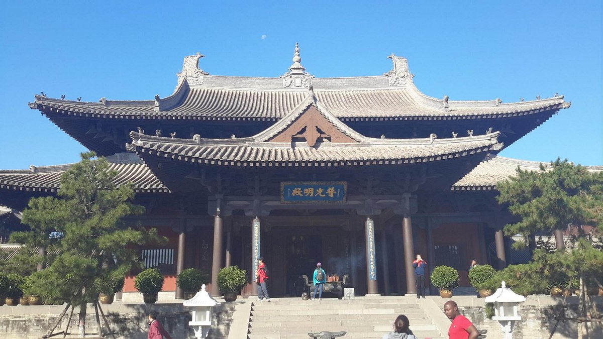 A scenic view of Datong Huayan Temple