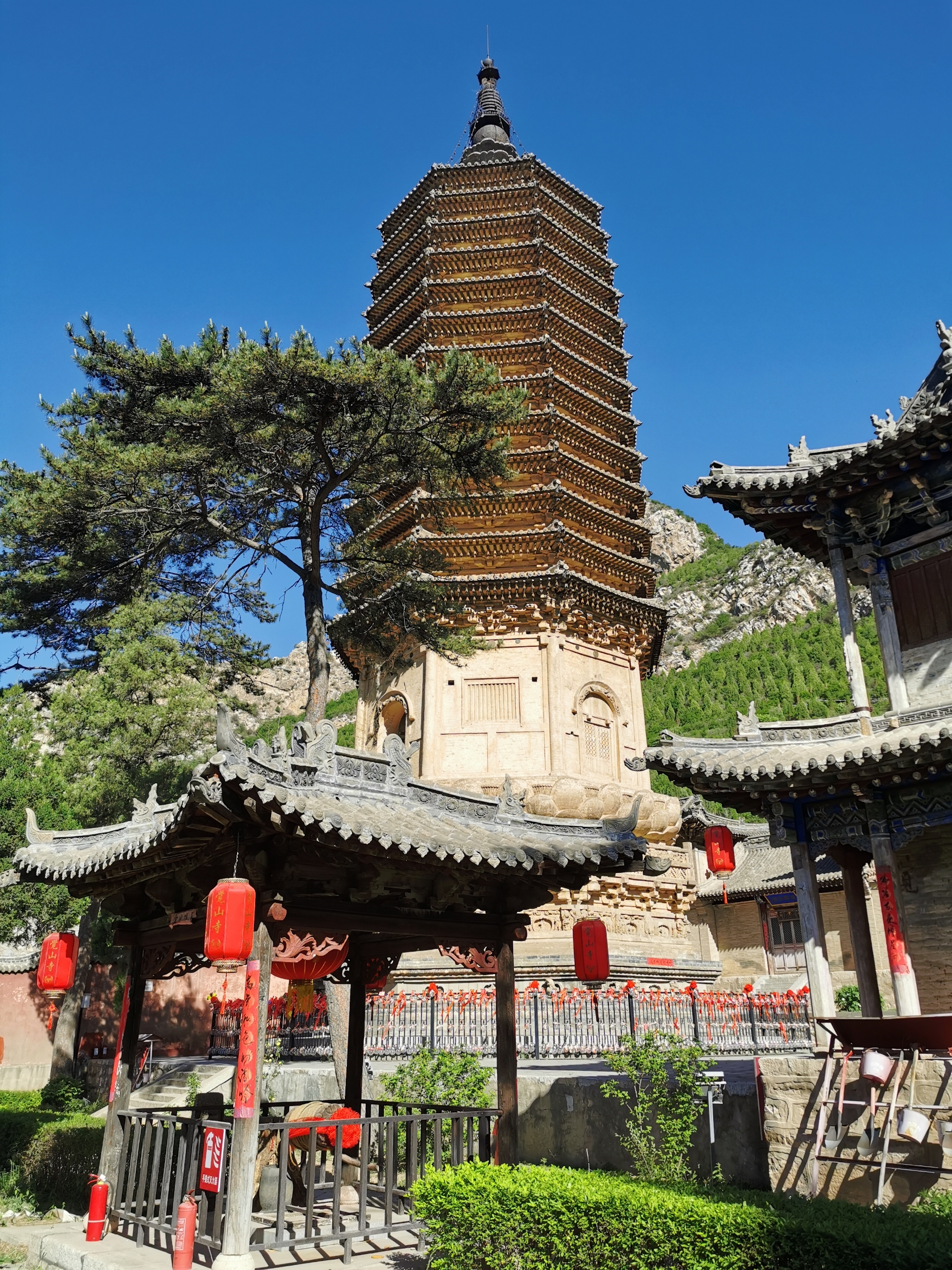 A scenic view of Datong Jue Shan Temple Pagoda
