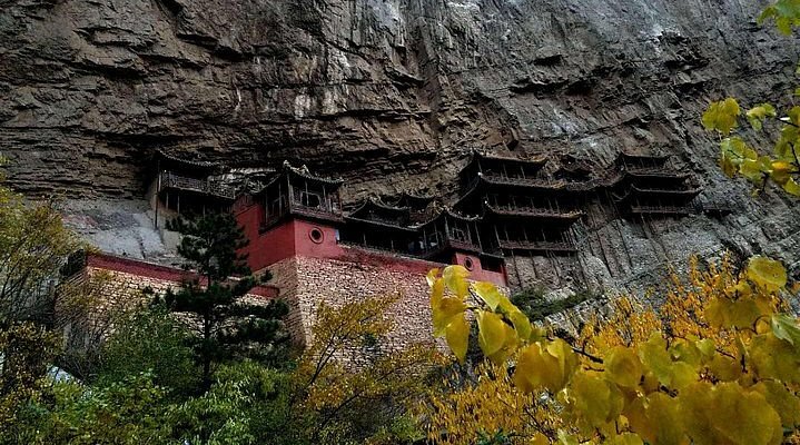A scenic view of Datong Quhui Temple Stone Statue Mound
