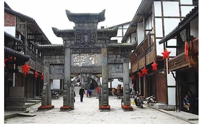 A scenic view of Dazhou Lieningjie Shipaifang Ji Hongjun Biaoyu