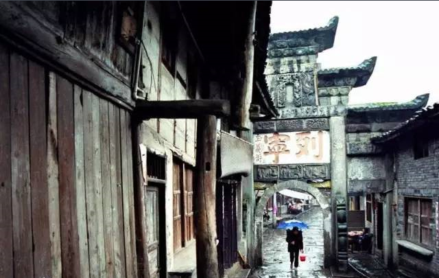 A scenic view of Dazhou Lieningjie Shipaifang Ji Hongjun Biaoyu