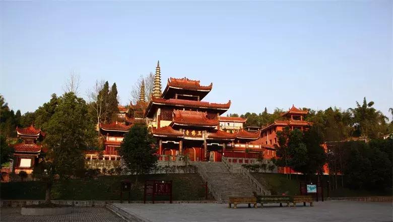 A scenic view of Dazhou Zhenfoshan Miaoqun