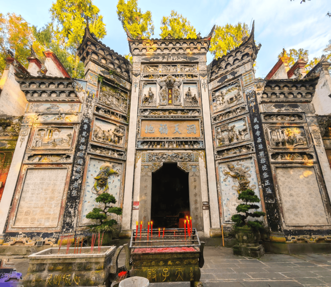 A scenic view of Dazhou Zhenfoshan Miaoqun