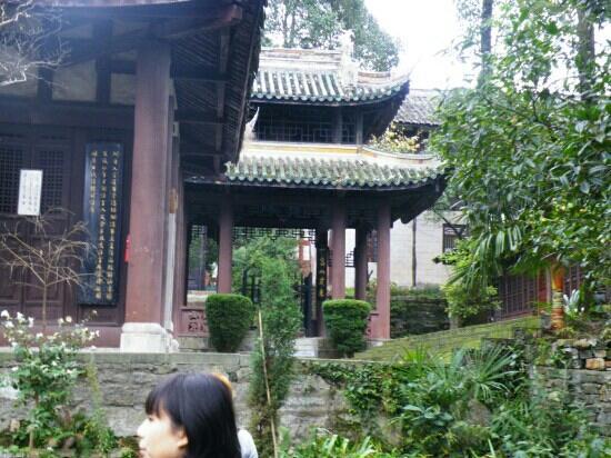 A scenic view of Deyang Huijian Si