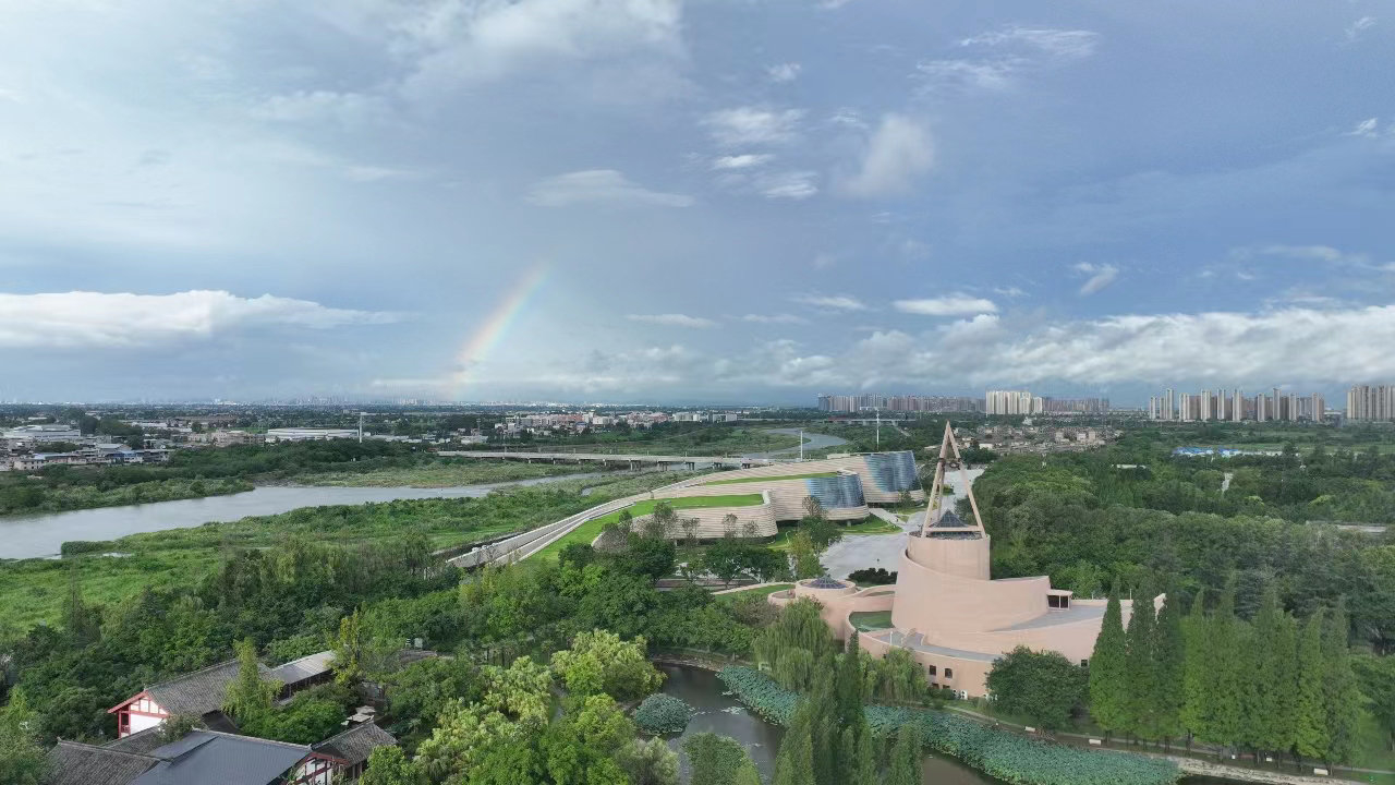 A scenic view of Deyang Huijian Si