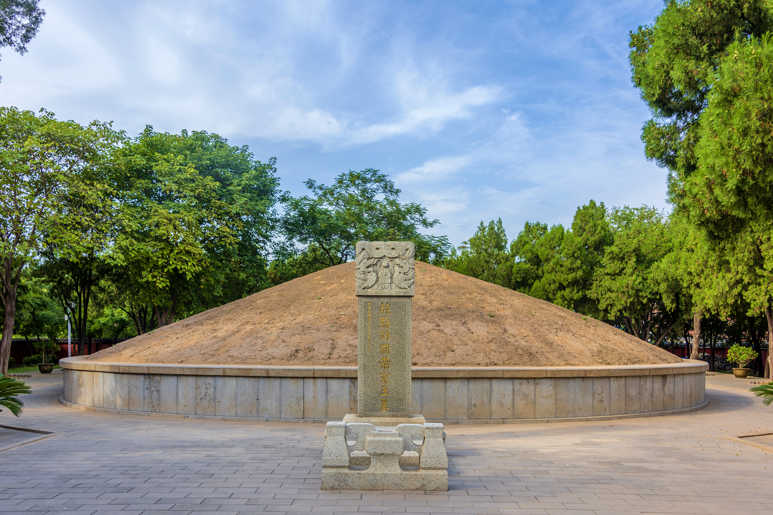 A scenic view of Dezhou Suluhuang Mu