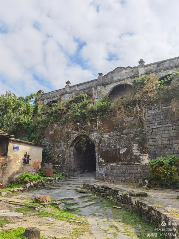 A scenic view of Dingan Gucheng Yizhi