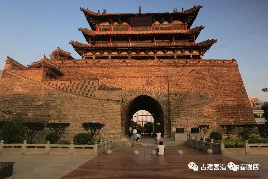 A scenic view of Dingxi Weiyuanlou