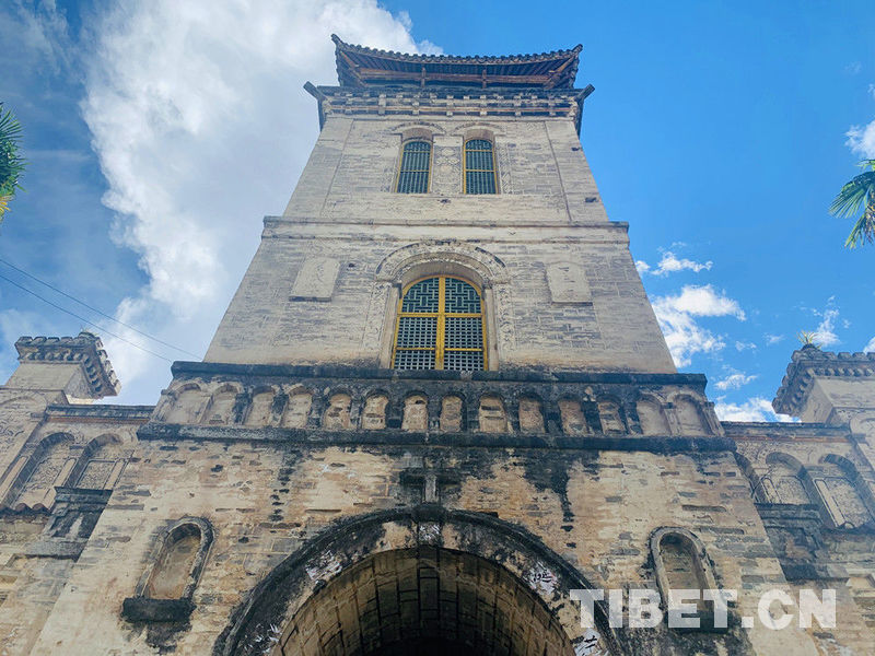 A scenic view of Diqing Cizhong Jiaotang