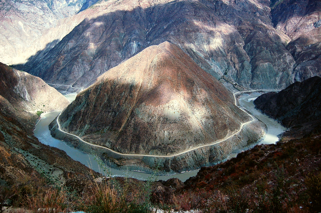 A scenic view of Diqing Jinshajiang Yanhua