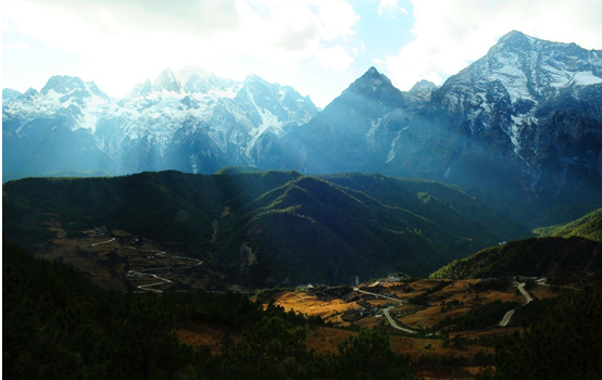 A scenic view of Diqing Jinshajiang Yanhua