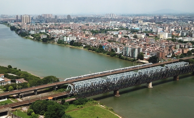 A scenic view of Dongguan Guangjiu Tielu Shilong Nanqiao