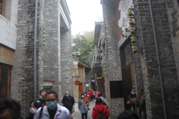 A scenic view of Foshan Donghuali Gujianzhuqun