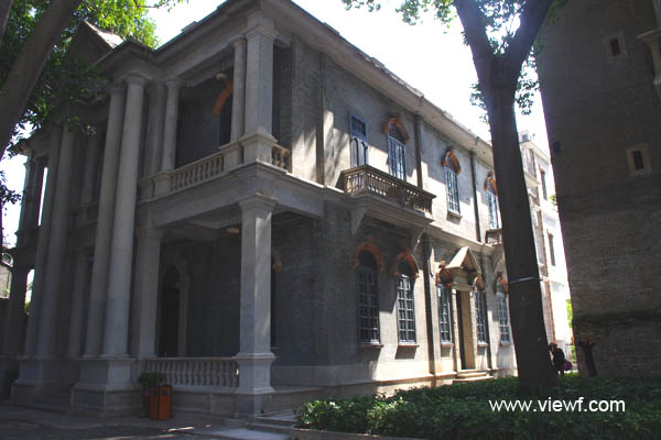 A scenic view of Foshan Donghuali Gujianzhuqun