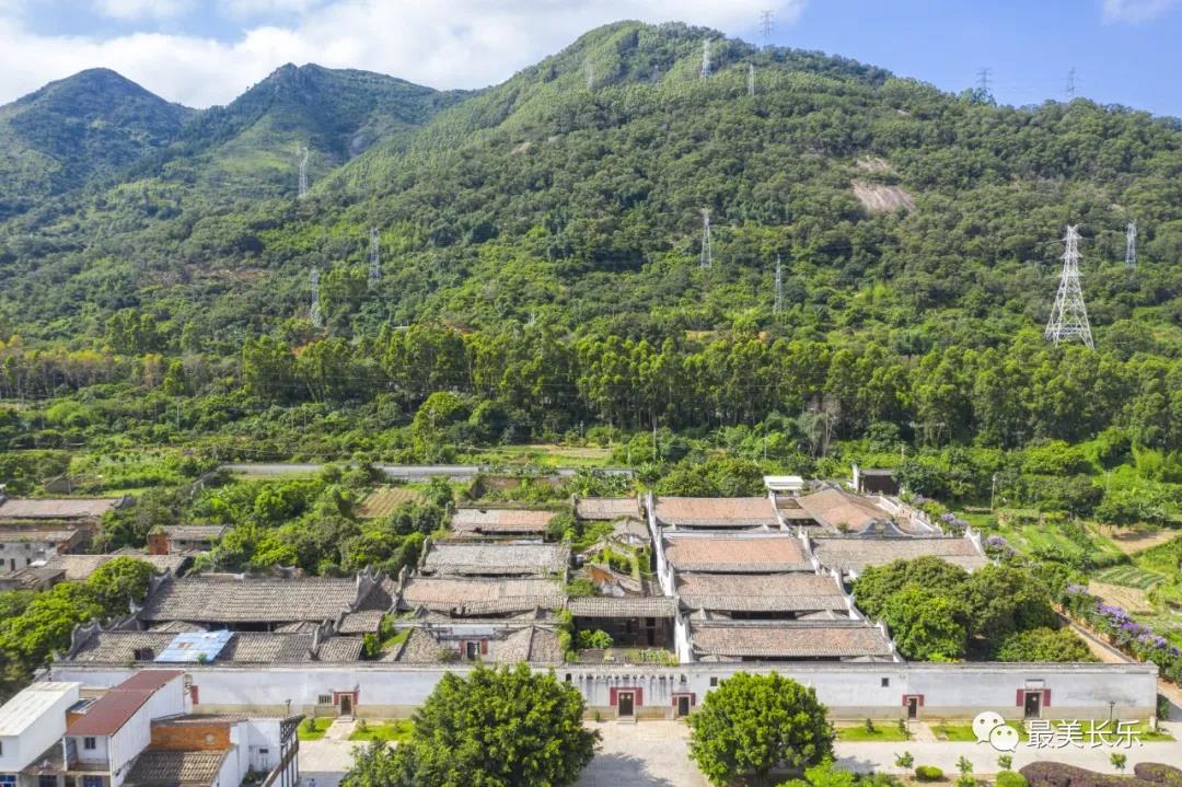A scenic view of Fuzhou Jiutouma Minju