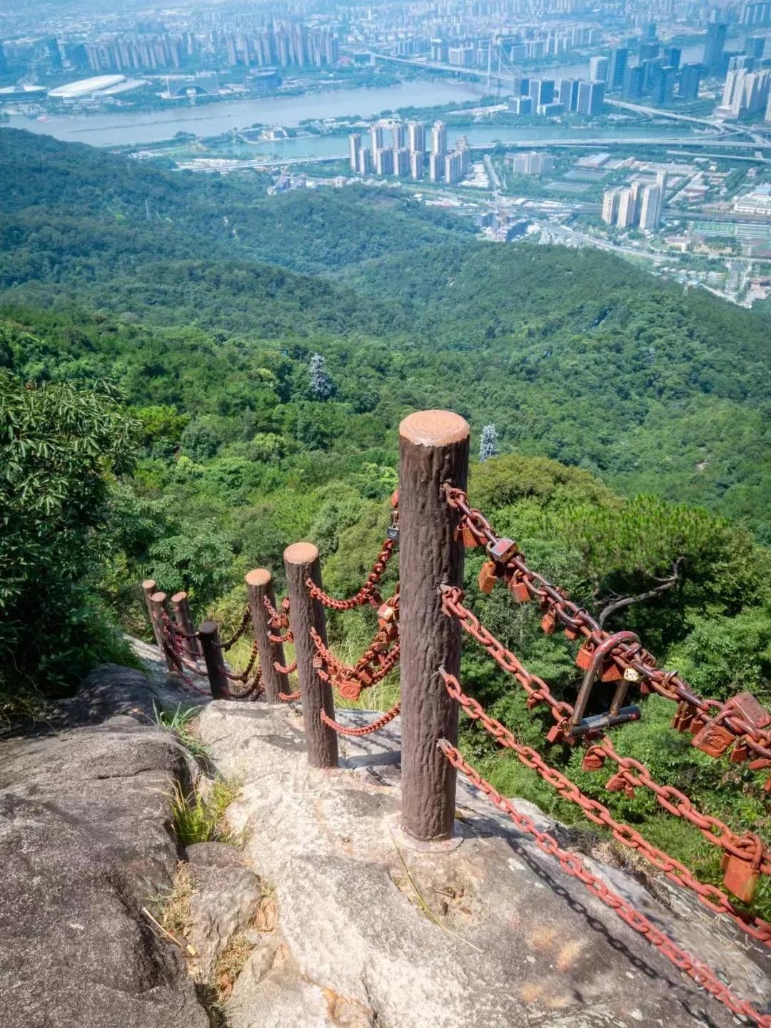 A scenic view of Fuzhou Lingjigong Bei